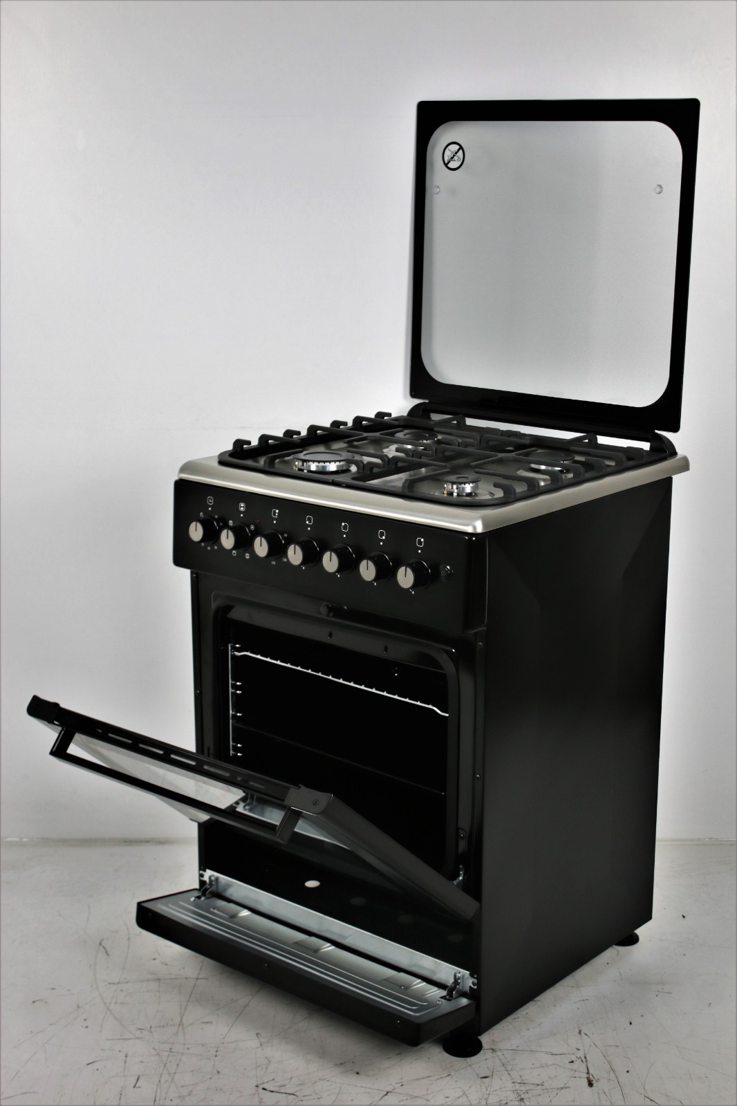 Cuisinière aux gaz , four et Cuisinière
